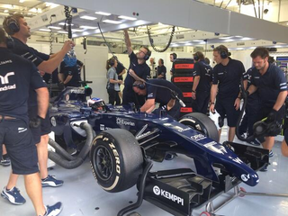 Illustration for article titled Formula 1:Day 1 Testing Bahrain Session 2 Live